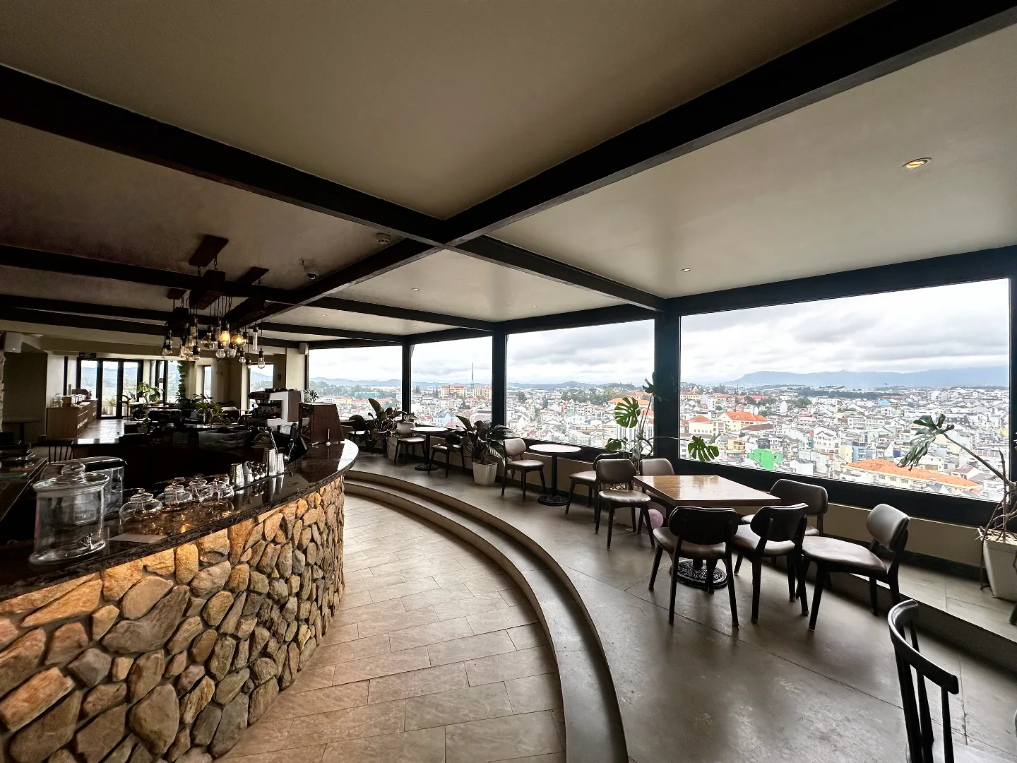 Góc nhà hàng rooftop Monical Bistro Đà Lạt