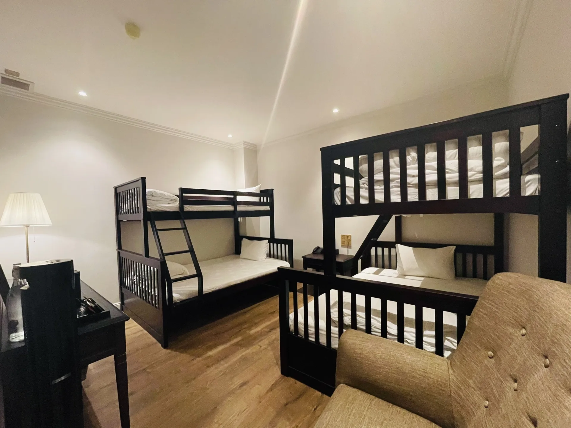 Phòng Dorm Monical Hotel Đà Lạt với giường tầng cho 4 khách